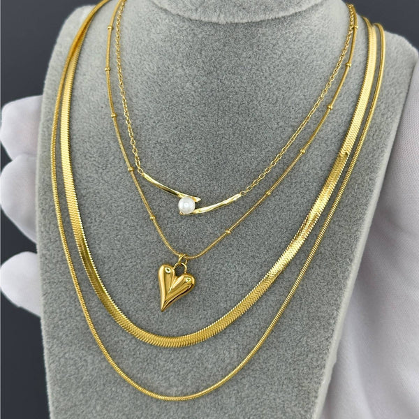 Amora Double Heart Necklace – 18K Gold-Plated, Waterproof & Hypoallergenic
