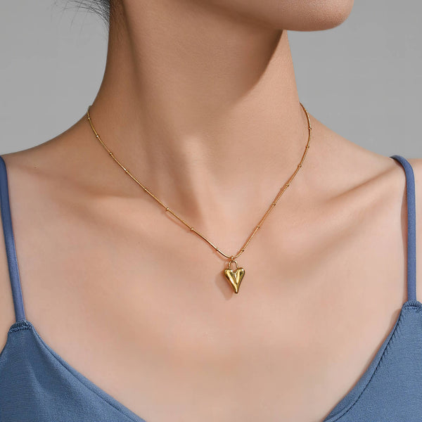 Amora Double Heart Necklace – 18K Gold-Plated, Waterproof & Hypoallergenic